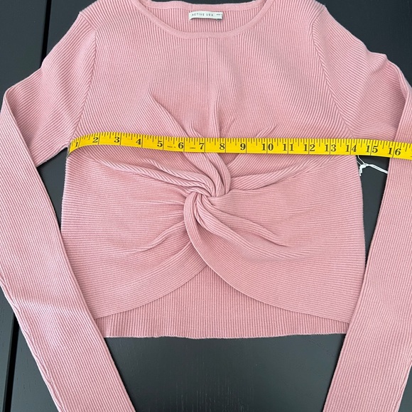 Active USA Front Twist Cropped Top - Picture 2 of 11